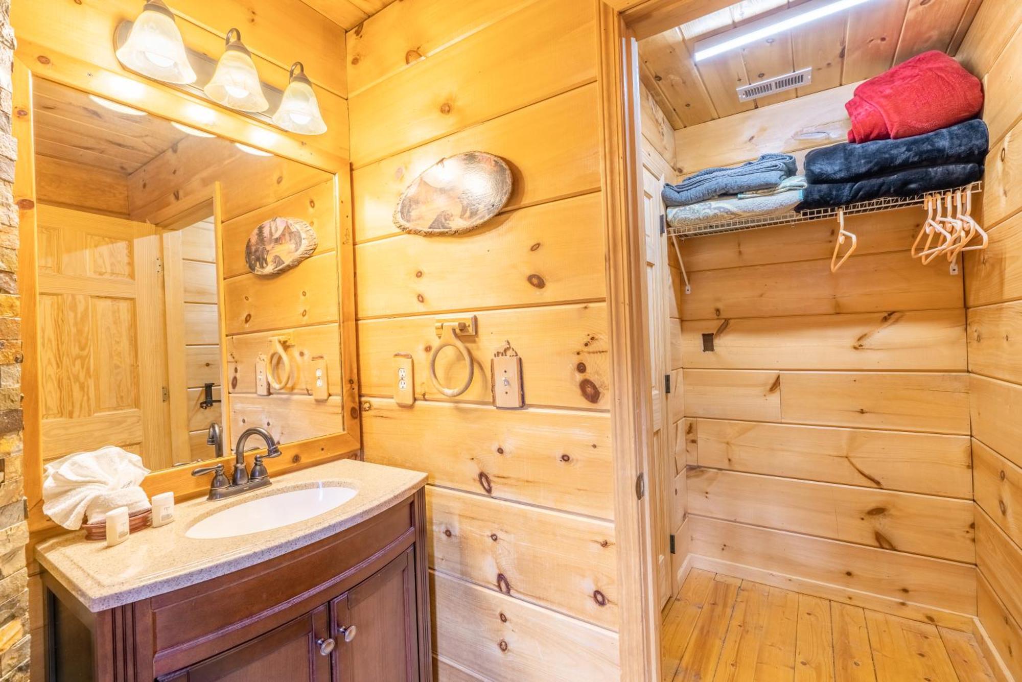 Moonshine Ridge Cabin With Hot Tub And Fire Pit 鸽子谷 外观 照片
